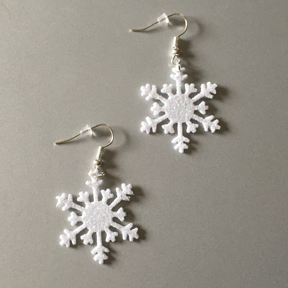 ❄️ Hand Crafted Snowflake Earrings ❄️ - Picture 5 of 7